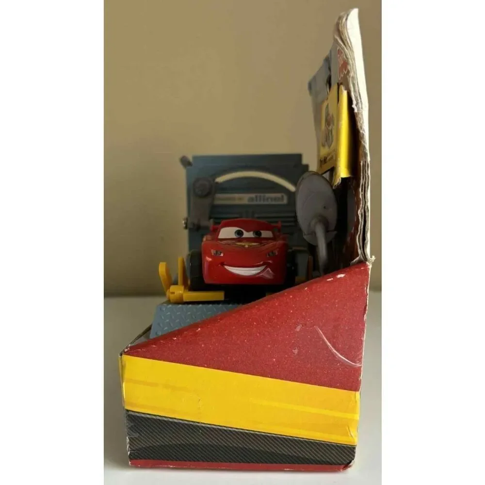 2012 Imaginext Cars 2 Race Around the World Lightning McQueen and Pit Stop